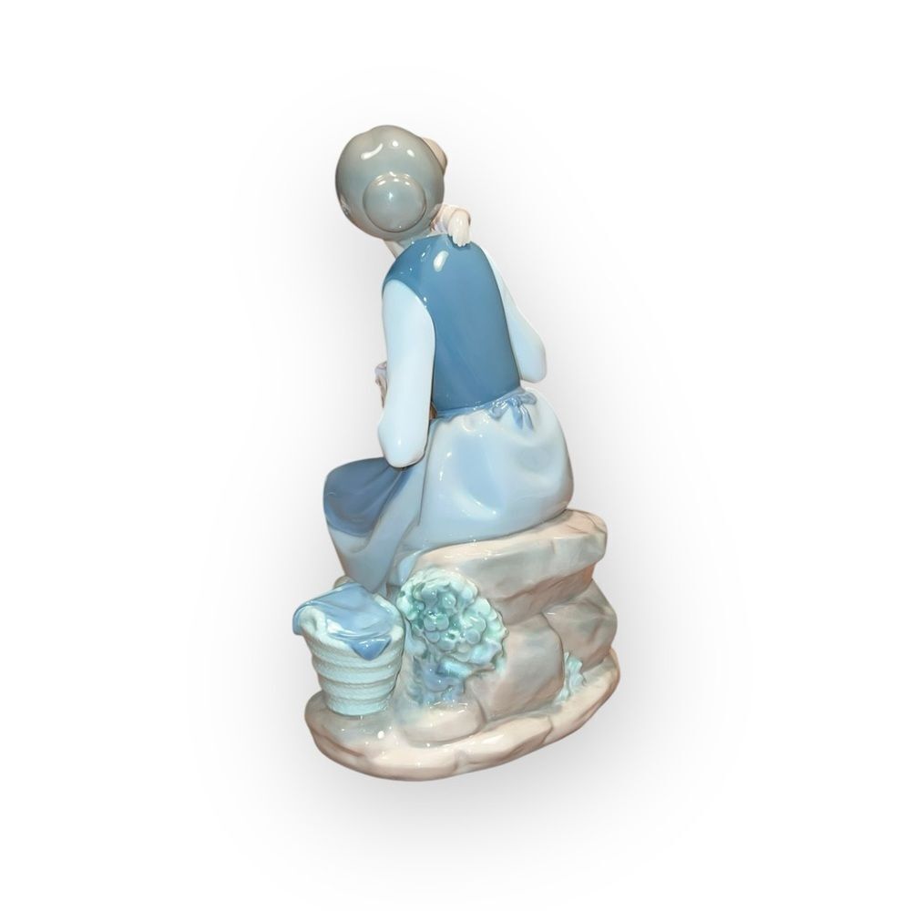 Lladro Nao Rare Retired “The Pampering” Porcelain Art - Picture 7 of 10